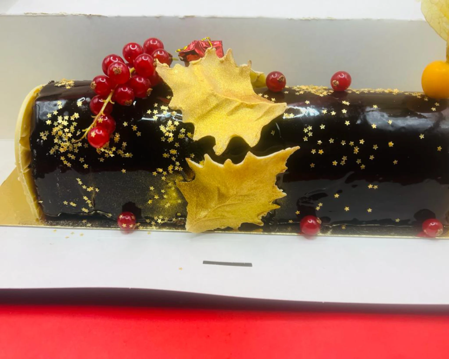 Bûche de Noël mit Früchte