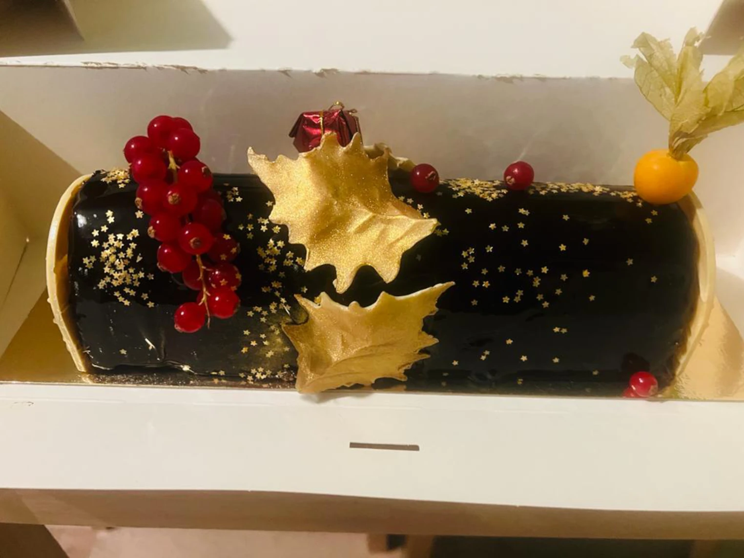 Bûche de Noël mit Früchte