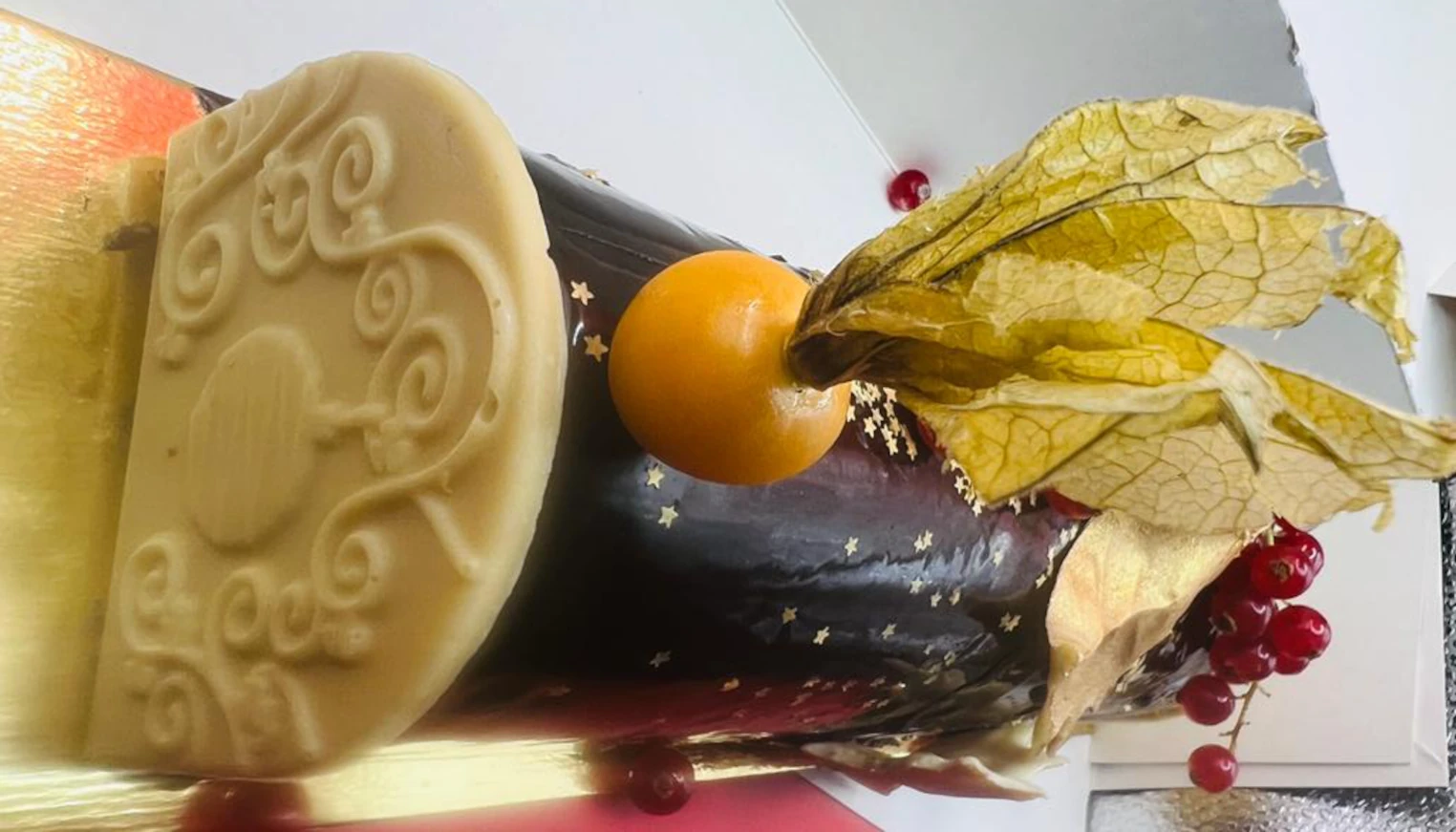 Bûche de Noël mit Früchte